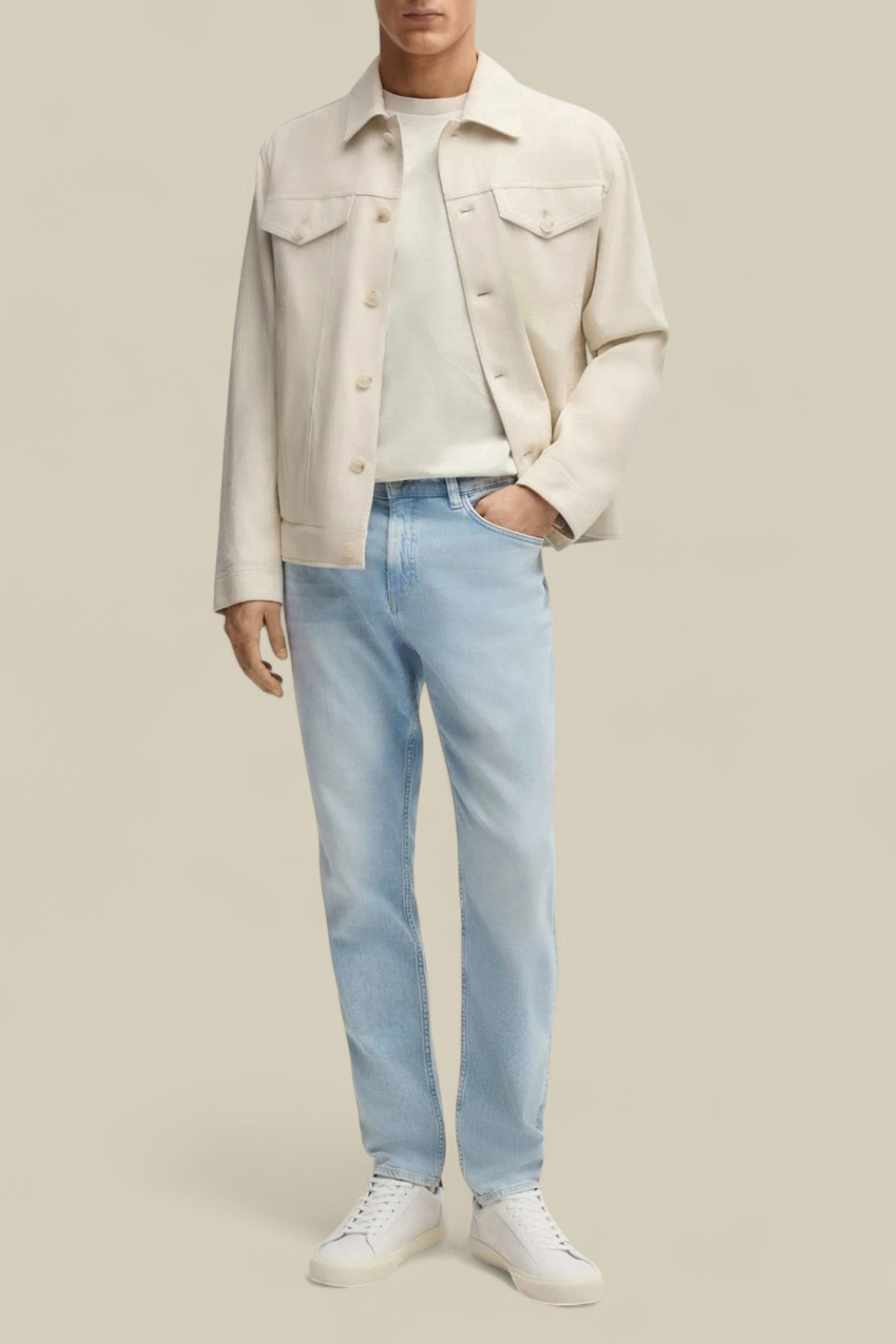 תמונת כל הלוק של חולצת טי